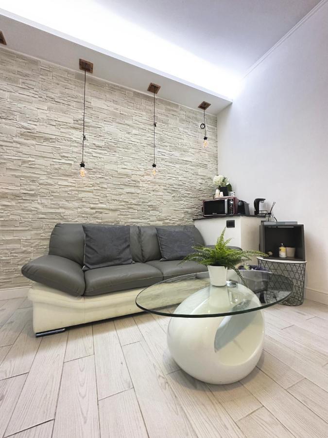 Mancas - Luxury And Vérone